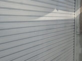 シャッター下塗り後