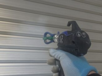 シャッター中塗り中