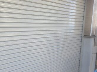 シャッター上塗り後